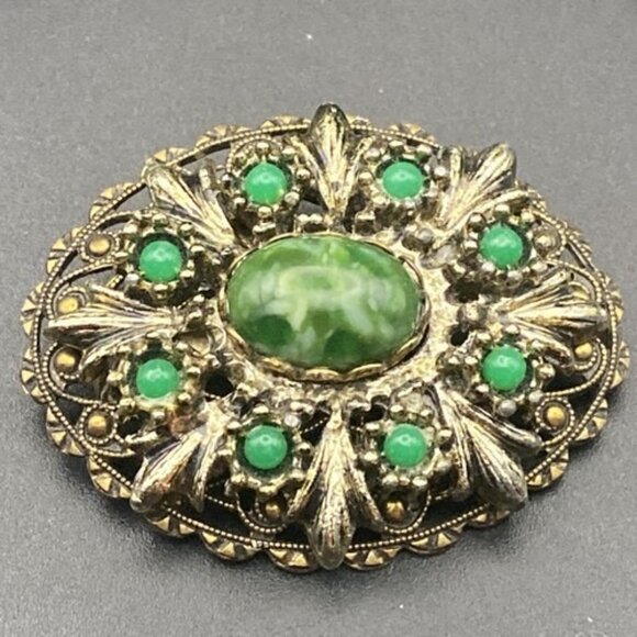 Vintage Brooch Green Matrix Glass & Jadeite Color Cab Gold Tone Filigree Granny - Picture 2 of 8